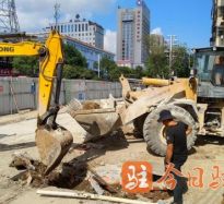 操屄操屄操屄片高温下的坚守｜道路建设者用汗水铺就畅通路